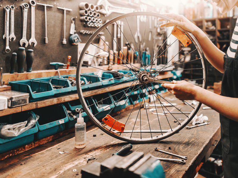 Albertville : les ateliers Rustine d'aide à la réparation de vélo